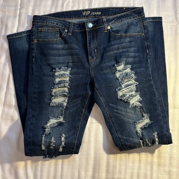 2/$30 VIP Distressed Rip 5 Pocket Jeans Size 11/12 - Picture 4 of 9